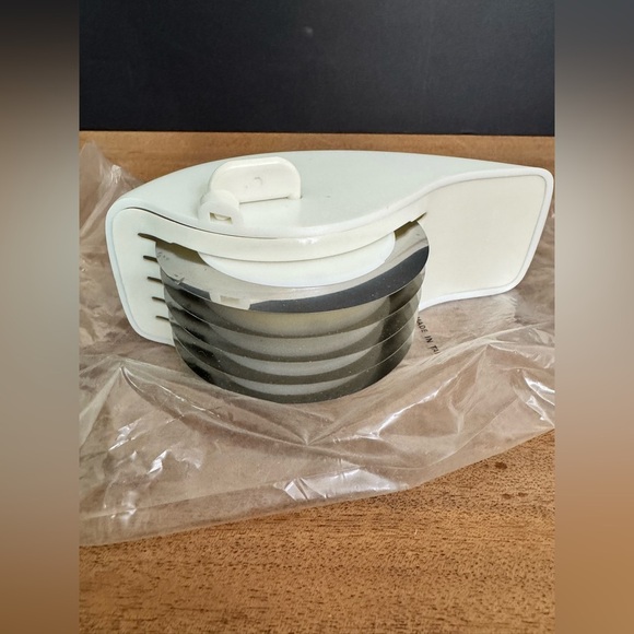 Vintage 80’s The Ultimate Mini Magic Roller Slicer Chopper Dicer and Shredder - Picture 2 of 6
